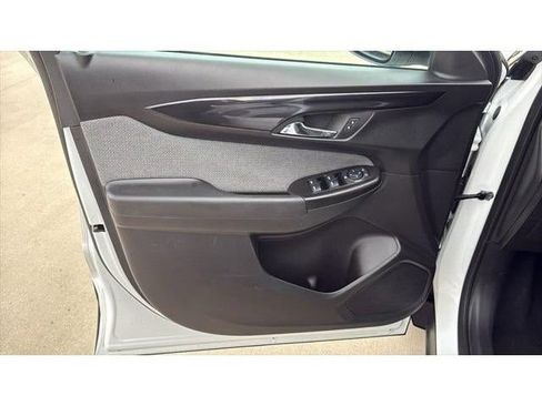 Used 2024 Chevrolet TrailBlazer LT FWD image 13