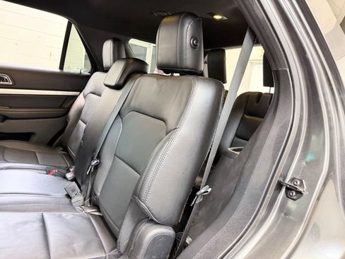 Used 2017 Ford Explorer XLT w/ Equipment Group 202A FWD image 22