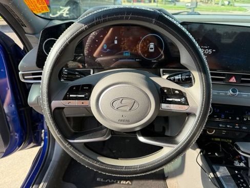 Used 2024 Hyundai Elantra SEL FWD image 18