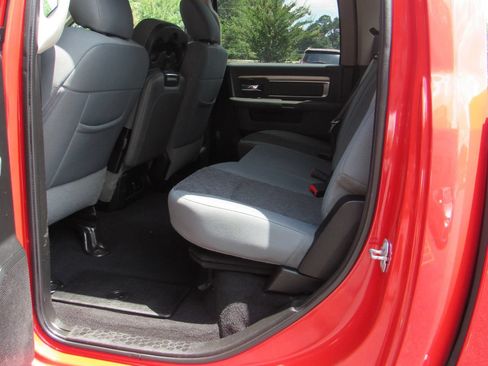 Used 2019 RAM 1500 Big Horn RWD image 11