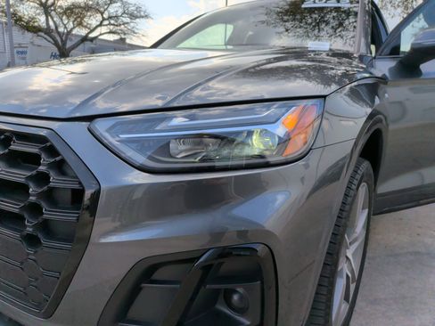 Certified 2025 Audi Q5 2.0T Premium w/ Convenience Plus Package image 6