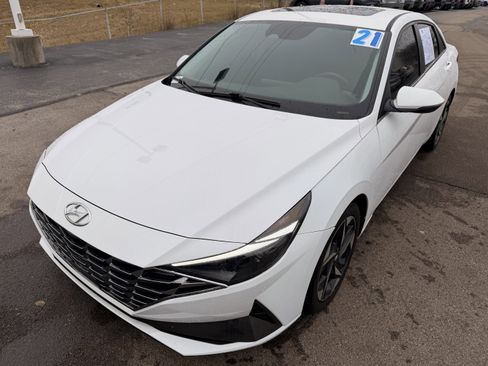 Used 2021 Hyundai Elantra Limited image 8