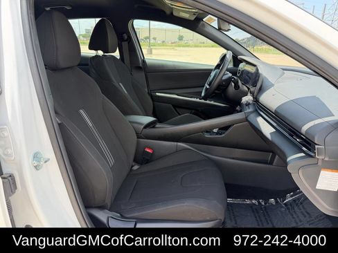 Used 2025 Hyundai Elantra SEL FWD image 29