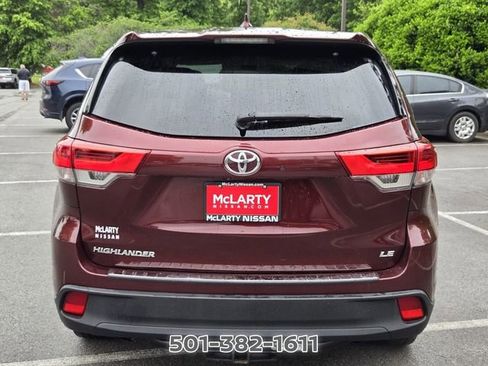 Used 2017 Toyota Highlander Plus FWD image 4