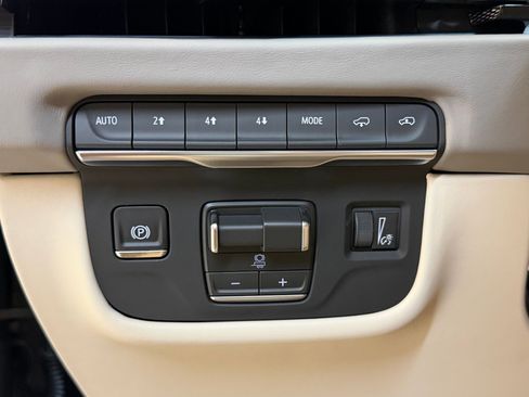 New 2026 Cadillac Escalade Platinum Sport AWD/4WD image 17