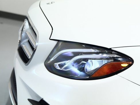 Used 2020 Mercedes-Benz E 350 4MATIC Sedan image 16