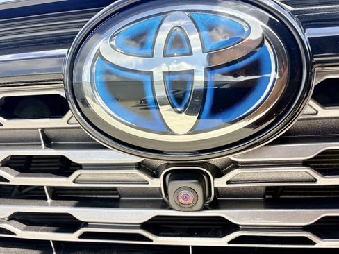 Used 2021 Toyota RAV4 Limited AWD/4WD image 6