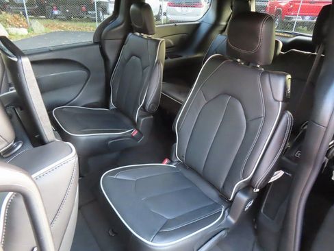 New 2026 Chrysler Pacifica Limited w/ S Appearance Package AWD/4WD image 26