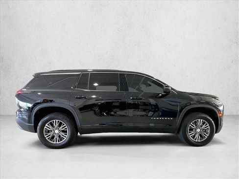 Used 2025 Chevrolet Traverse LT w/ Driver Confidence Package FWD image 5