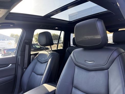 Used 2025 Cadillac XT6 Premium Luxury image 14