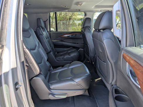 Used 2019 Cadillac Escalade ESV Luxury image 25