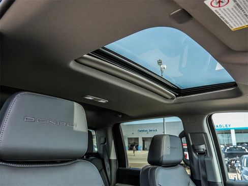 Used 2023 GMC Sierra 2500 Denali w/ Denali Black Diamond Edition image 19
