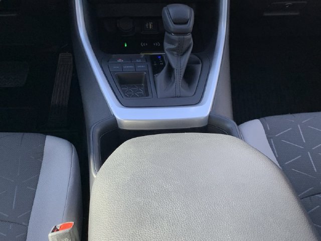 Used 2025 Toyota RAV4 XLE FWD image 27