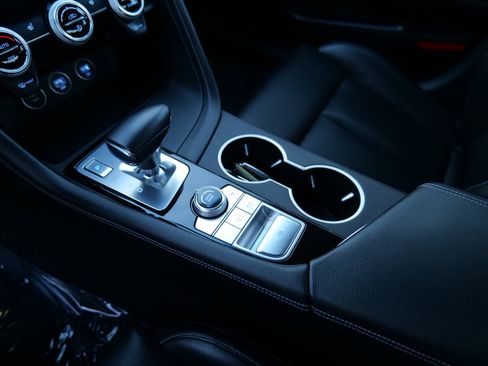 Used 2023 Genesis G70 2.0T image 32