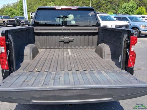 Used 2022 Chevrolet Silverado 1500 LT w/ Protection Package AWD/4WD image 14