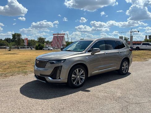 Used 2022 Cadillac XT6 Premium Luxury AWD/4WD image 1
