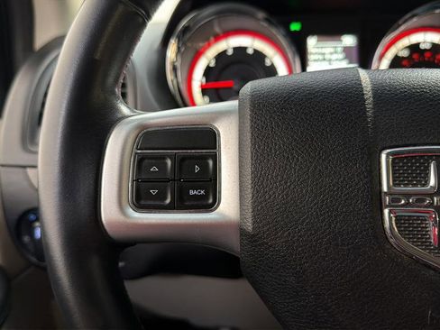 Used 2016 Dodge Grand Caravan SXT w/ Rear Park Assist Package image 27