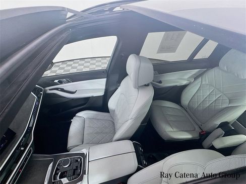 Used 2023 BMW X7 xDrive40i w/ M Sport Package image 23