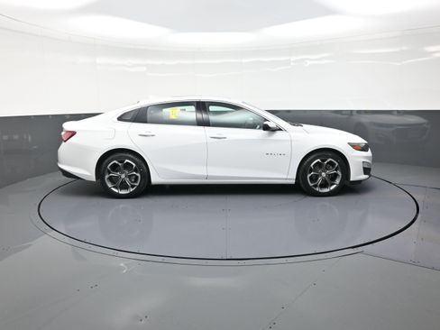 Used 2022 Chevrolet Malibu LT image 2