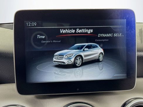 Used 2018 Mercedes-Benz GLA 250 4MATIC image 32