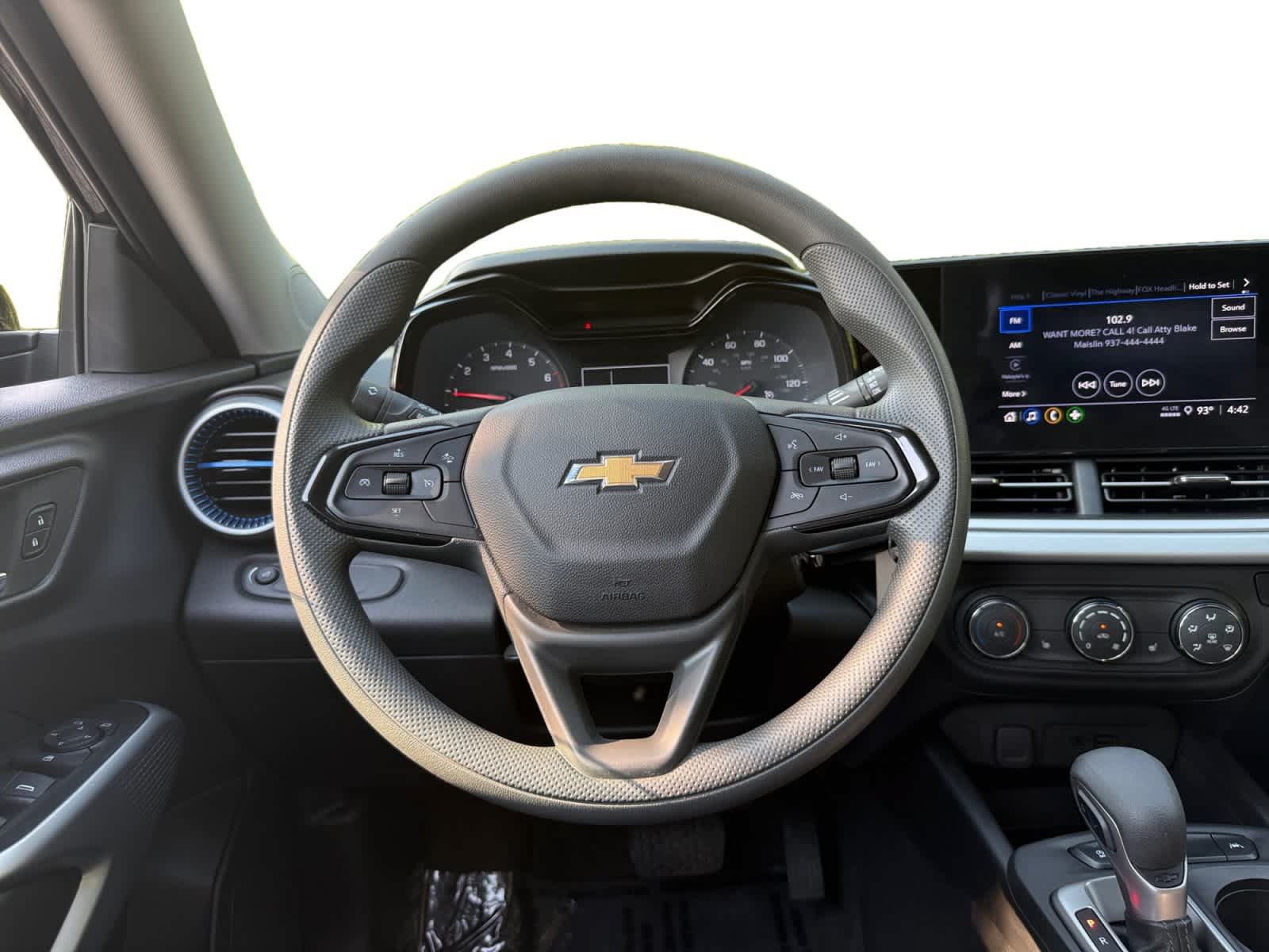 Used 2026 Chevrolet Trax LS w/ LS Convenience Package FWD image 13