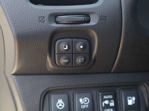 Used 2015 Nissan Leaf SL w/ Premium Package FWD image 10