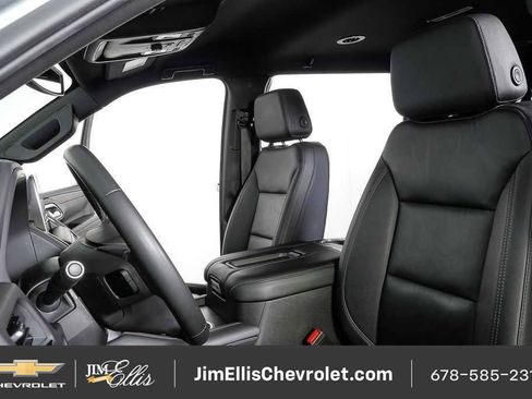 Certified 2024 Chevrolet Suburban LT RWD image 6