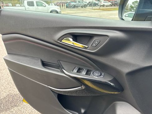 Used 2025 Chevrolet Trax RS image 28