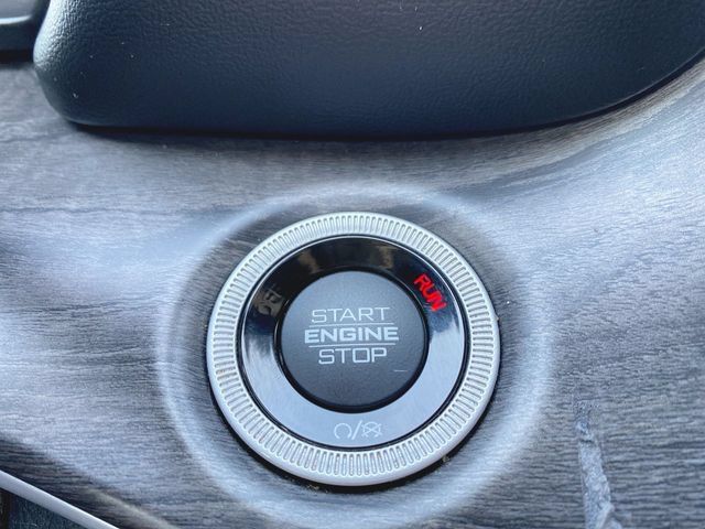 Used 2023 Jeep Grand Cherokee Limited AWD/4WD image 17