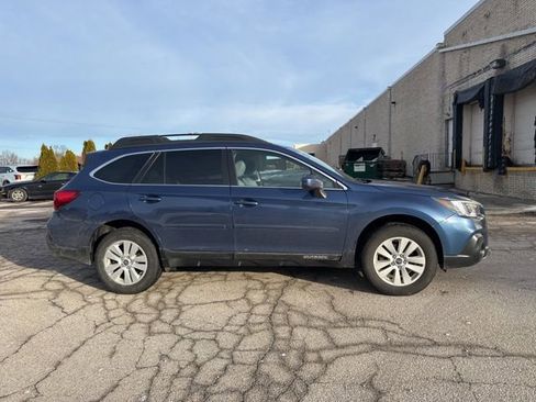 Used 2019 Subaru Outback 2.5i Premium image 2