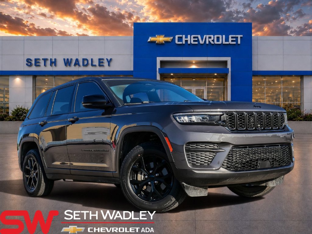Used 2024 Jeep Grand Cherokee Altitude RWD image 1