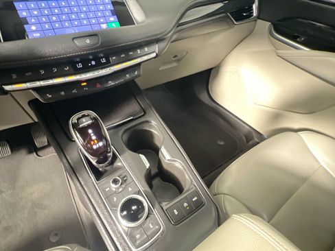 Used 2022 Cadillac XT4 Premium Luxury w/ Enhanced Visibility Package FWD image 26