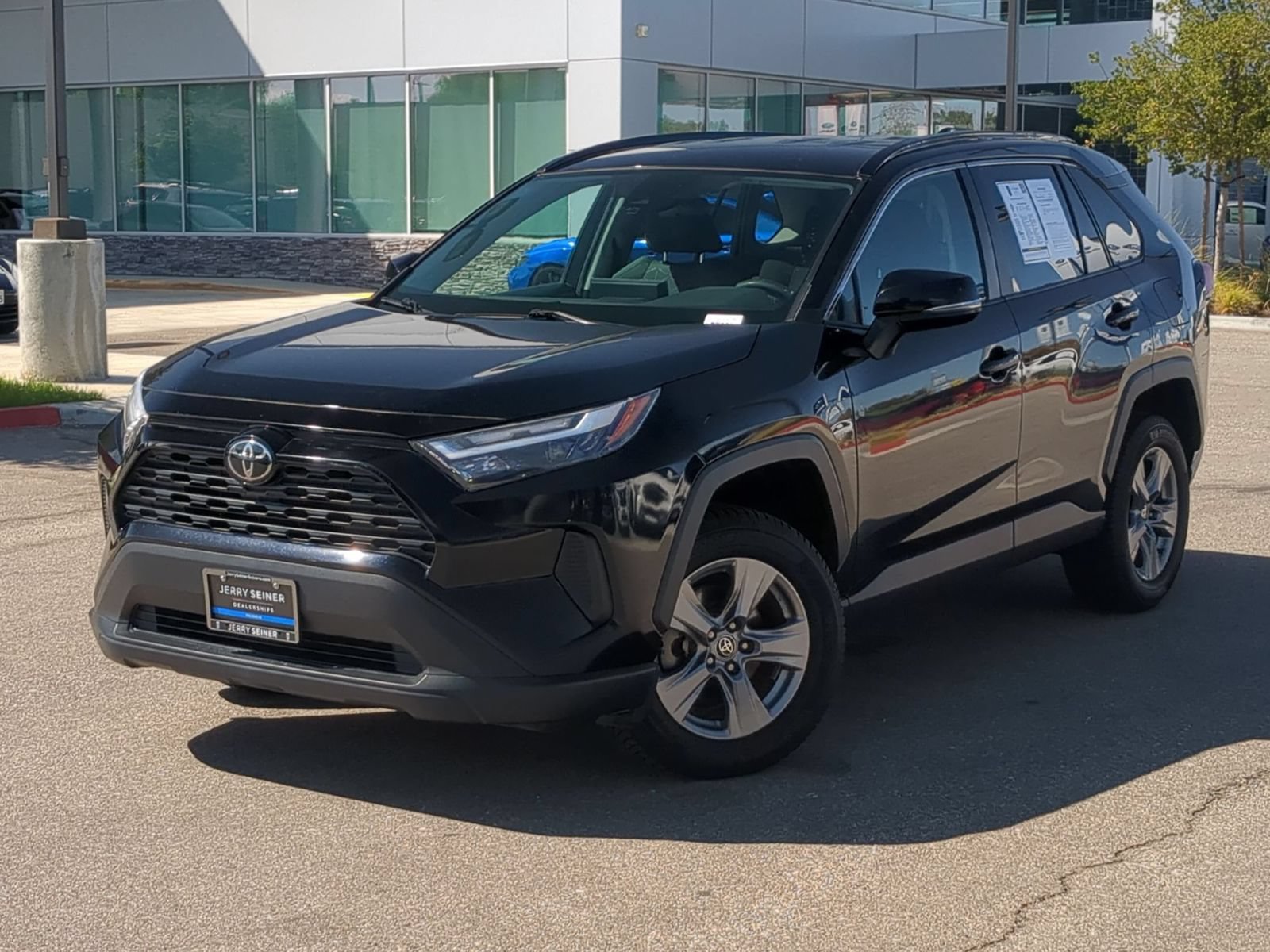 Used 2024 Toyota RAV4 XLE AWD/4WD image 1