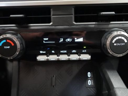 Used 2025 Toyota Tacoma SR5 AWD/4WD image 33