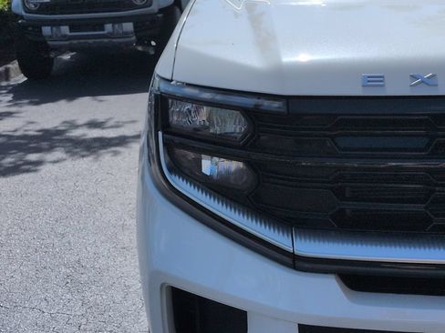 Certified 2025 Ford Expedition Platinum w/ Driver's Package AWD/4WD image 10