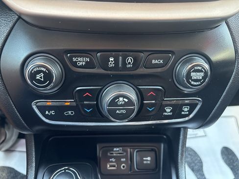 Used 2018 Jeep Cherokee Limited w/ High Altitude Package AWD/4WD image 27