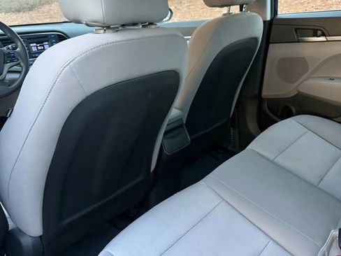 Used 2017 Hyundai Elantra SE image 19