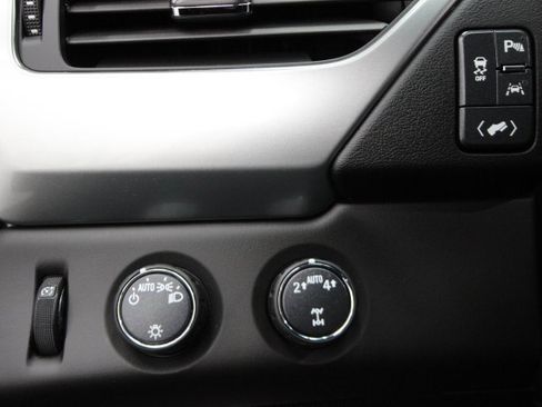 Used 2019 Chevrolet Suburban LT image 19