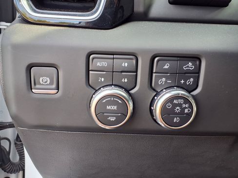 Used 2024 GMC Sierra 1500 Denali w/ Technology Package AWD/4WD image 16