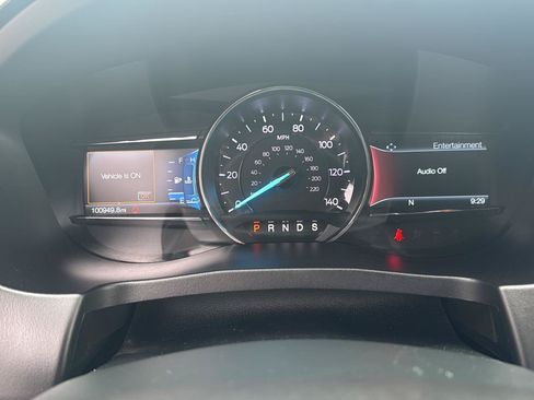 Used 2018 Ford Explorer XLT w/ Equipment Group 202A AWD/4WD image 19