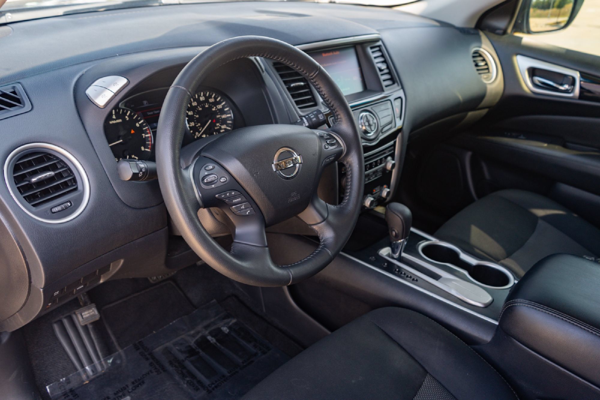 Used 2020 Nissan Pathfinder SV FWD image 8