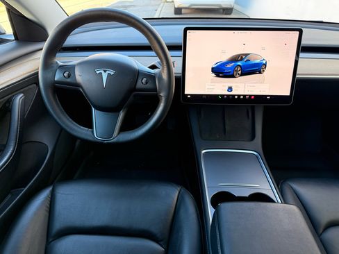 Used 2021 Tesla Model 3 Standard Range Plus image 2