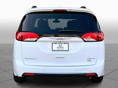 Used 2019 Chrysler Pacifica Limited image 5