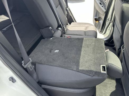 Used 2017 Nissan Rogue SV AWD/4WD image 42