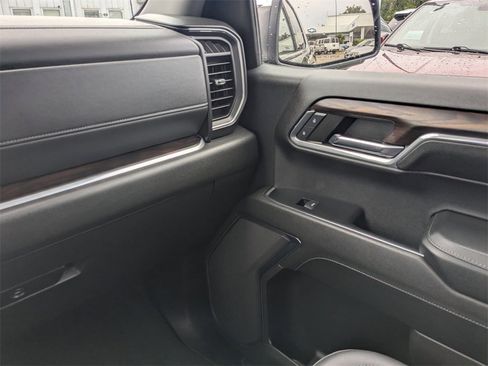 Used 2024 GMC Sierra 1500 SLT image 17