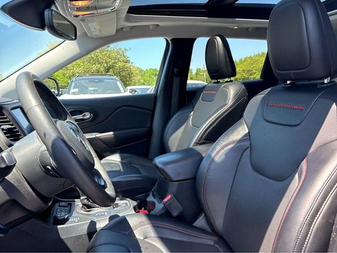Used 2022 Jeep Cherokee Trailhawk w/ Sun, Sound & Nav Group AWD/4WD image 18