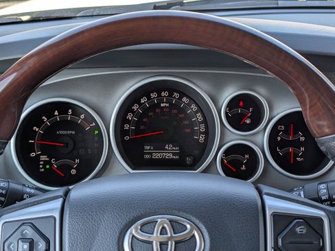 Used 2015 Toyota Sequoia Platinum image 15