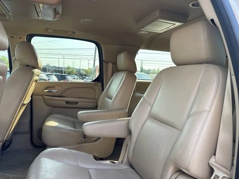 Used 2012 Cadillac Escalade ESV Luxury AWD/4WD image 30