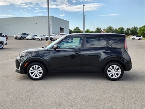Used 2023 Kia Soul LX image 4