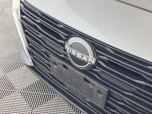 Used 2023 Nissan Altima 2.5 SV FWD image 14